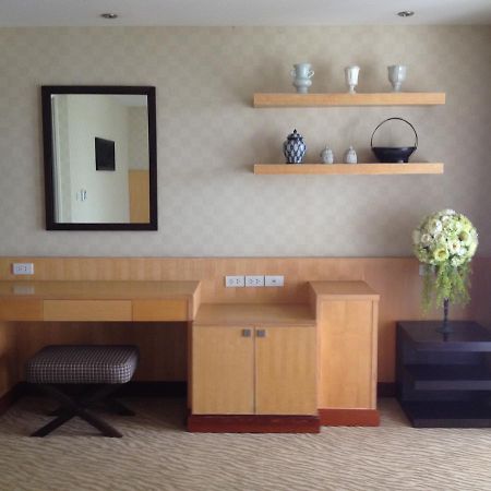 Gardengrove Suites Bangkok Rum bild