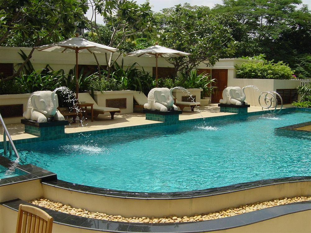 Gardengrove Suites Bangkok Exteriör bild
