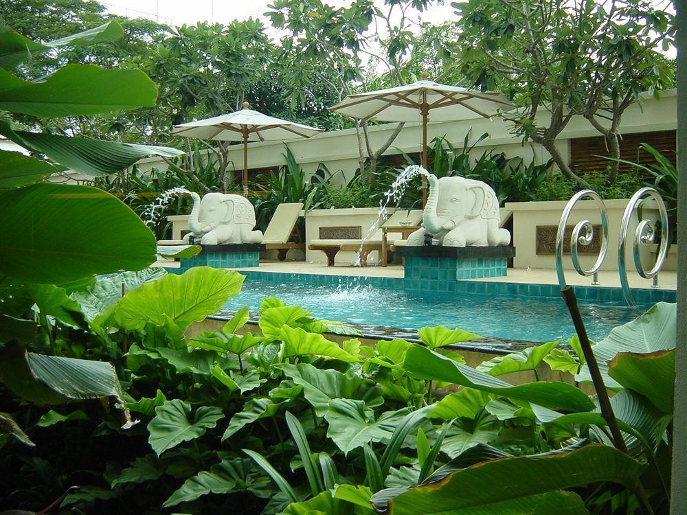 Gardengrove Suites Bangkok Exteriör bild