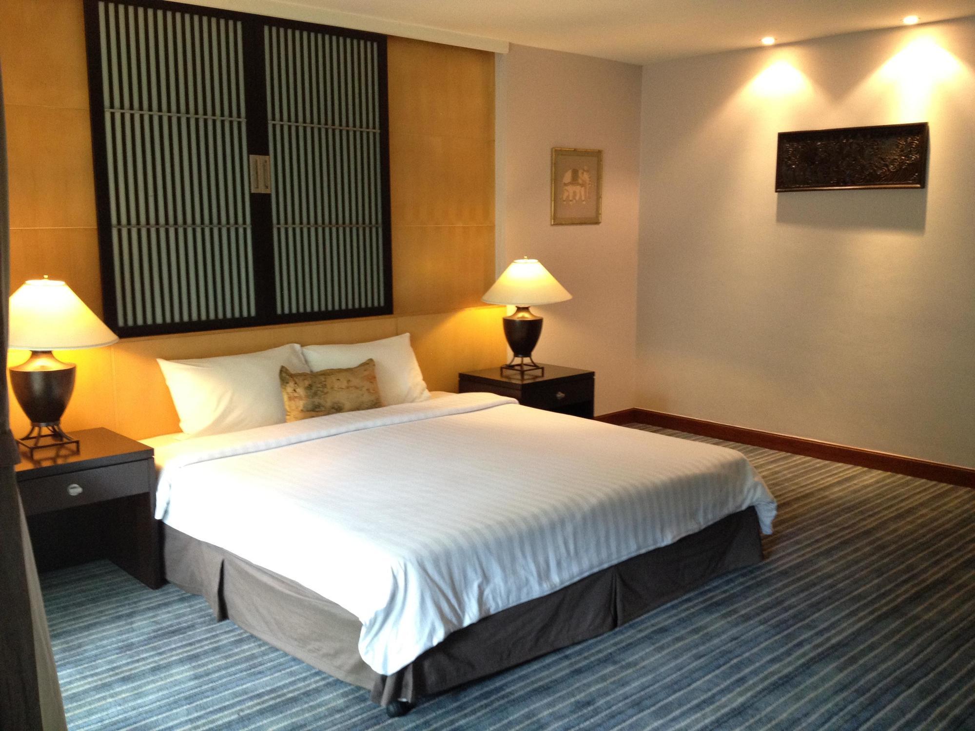 Gardengrove Suites Bangkok Exteriör bild