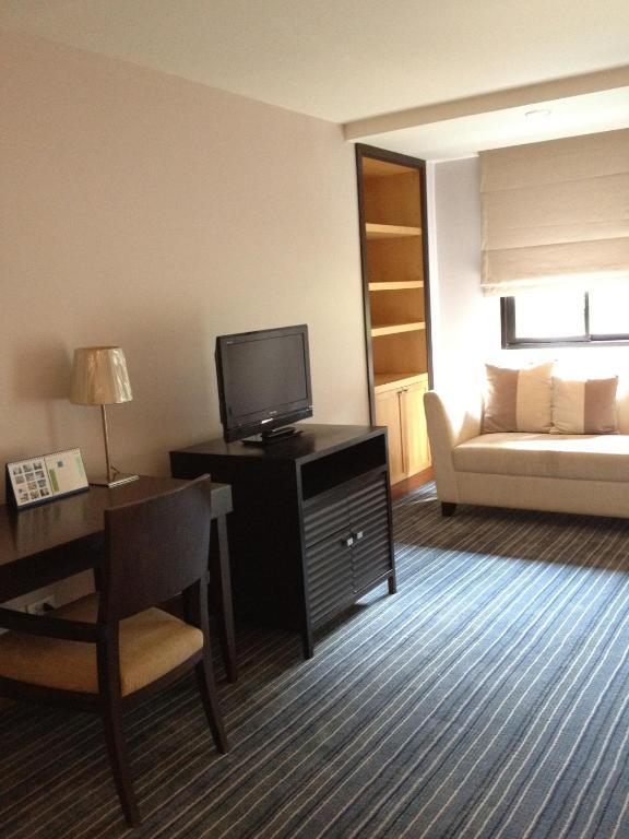 Gardengrove Suites Bangkok Rum bild
