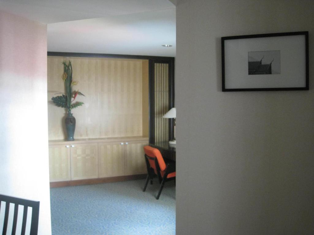 Gardengrove Suites Bangkok Rum bild