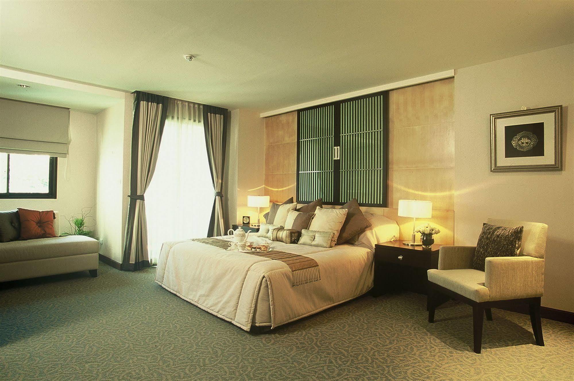 Gardengrove Suites Bangkok Exteriör bild