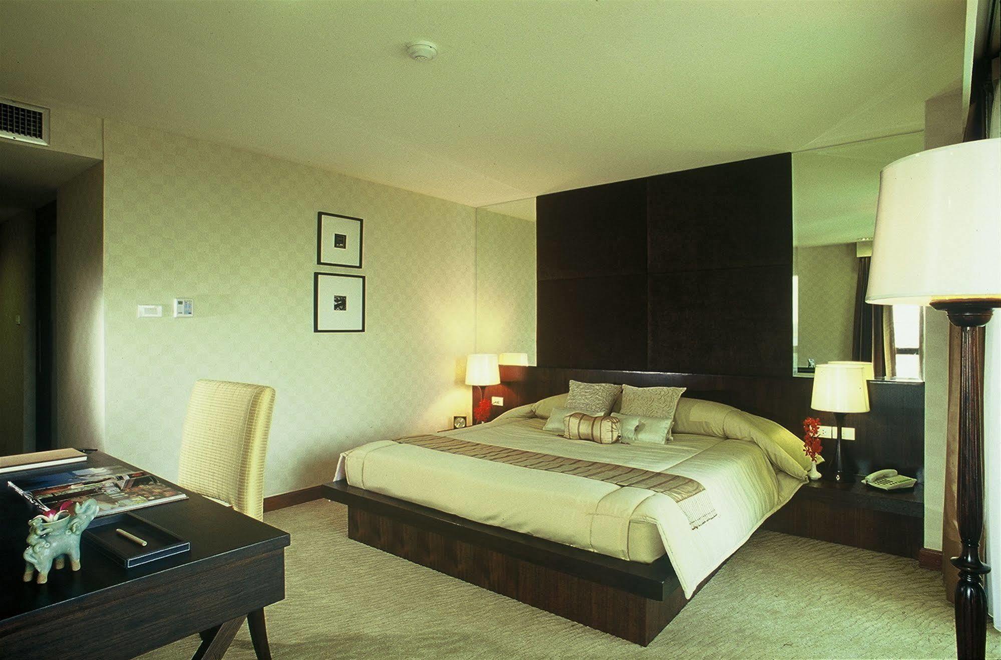 Gardengrove Suites Bangkok Exteriör bild